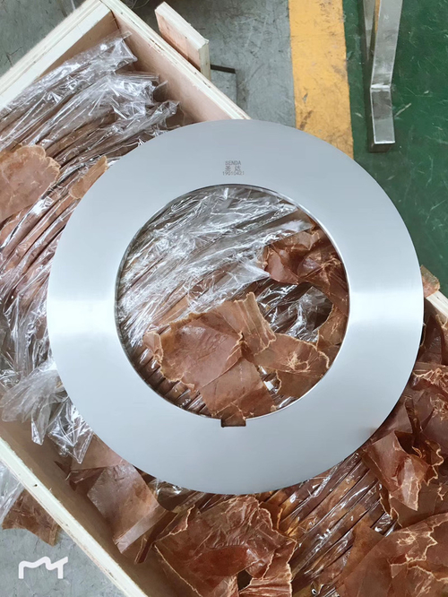Dernière affaire concernant SENDA fournissent les ensembles complets des entretoises sltting de machine, lames de machine de fente. couteau rotatoire de cisaillement pour leur nouvelle machine.